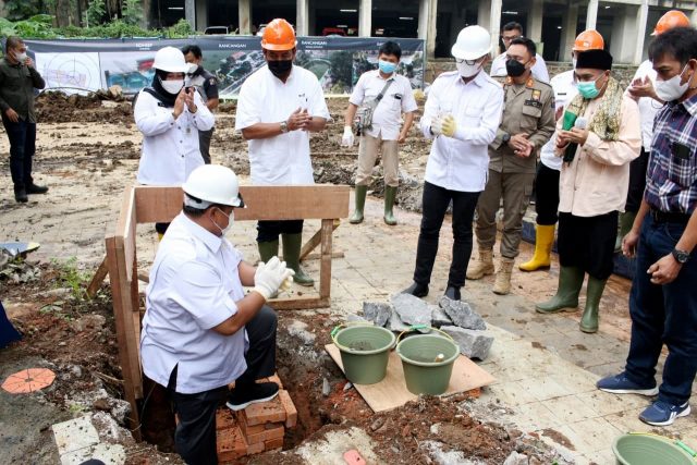 SETELAH 5 TAHUN MANGKRAK, PEMBANGUNAN MASJID AGUNG DIMULAI KEMBALI