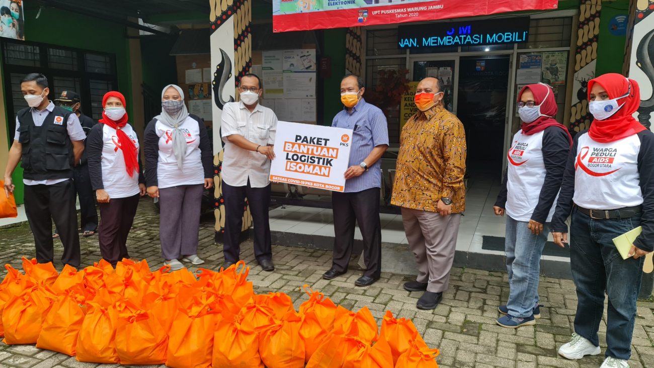 Abah Iwan Suryawan dan Atang Trisnanto Berikan Bantuan Logistik