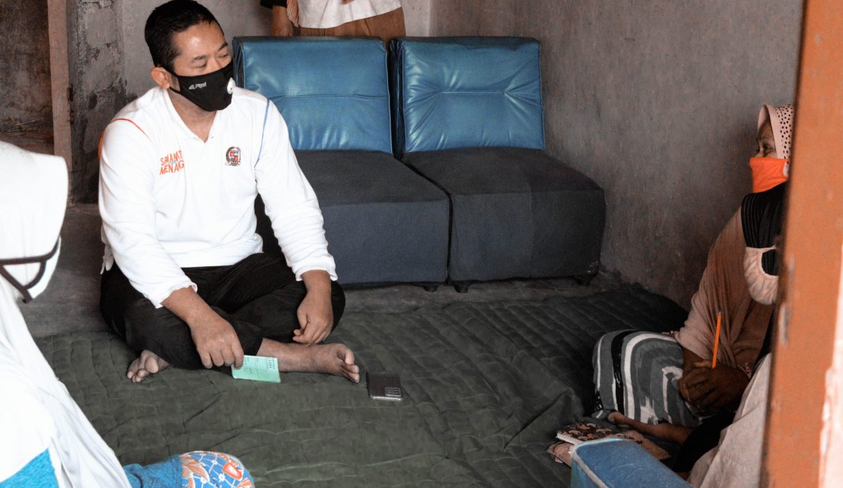 BANTU KORBAN RENTENIR, ANGGA SALURKAN BANTUAN DANA BERGULIR BANTU KORBAN RENTENIR, ANGGA SALURKAN BANTUAN DANA BERGULIR