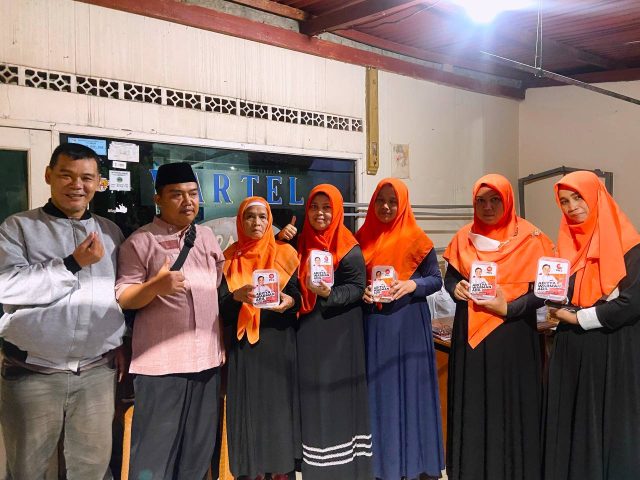 Berbagi di Bulan Ramadhan, Adit Bagikan Ratusan Paket Makanan Berbuka