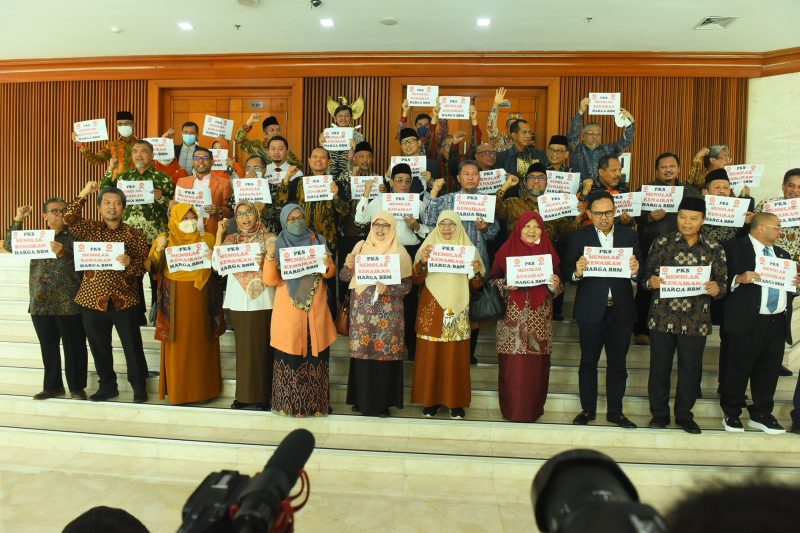 Walk Out dari Rapat Paripurna DPR RI, Fraksi PKS Tolak Kenaikan Harga BBM dihadapan Pemerintah