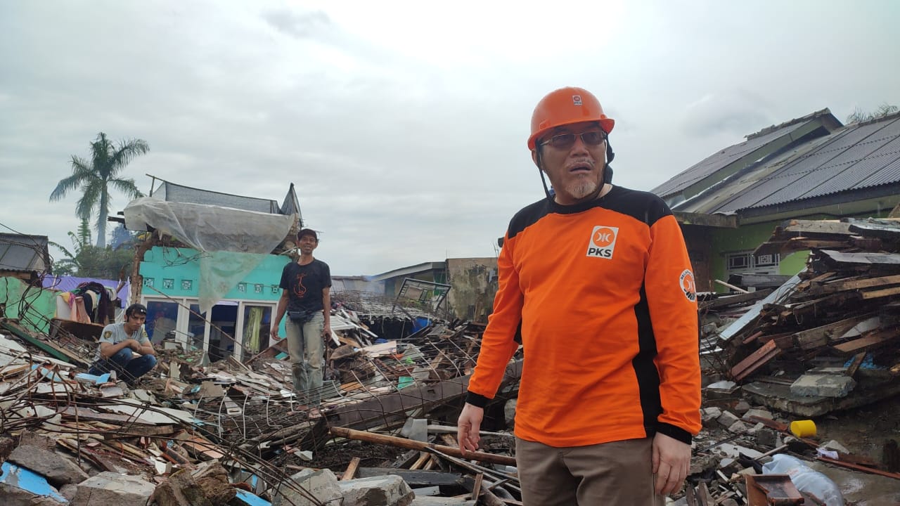 Turun Langsung Ke Cianjur, Mentan RI 2009-2014 Suswono Bantu Rehabilitasi Rumah Warga