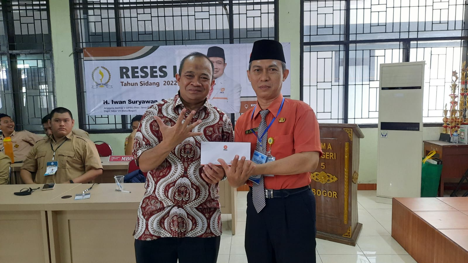 Gandeng Generasi Z Kota Bogor, Dewan Jabar Iwan Suryawan Reses di SMAN 5 Kota Bogor