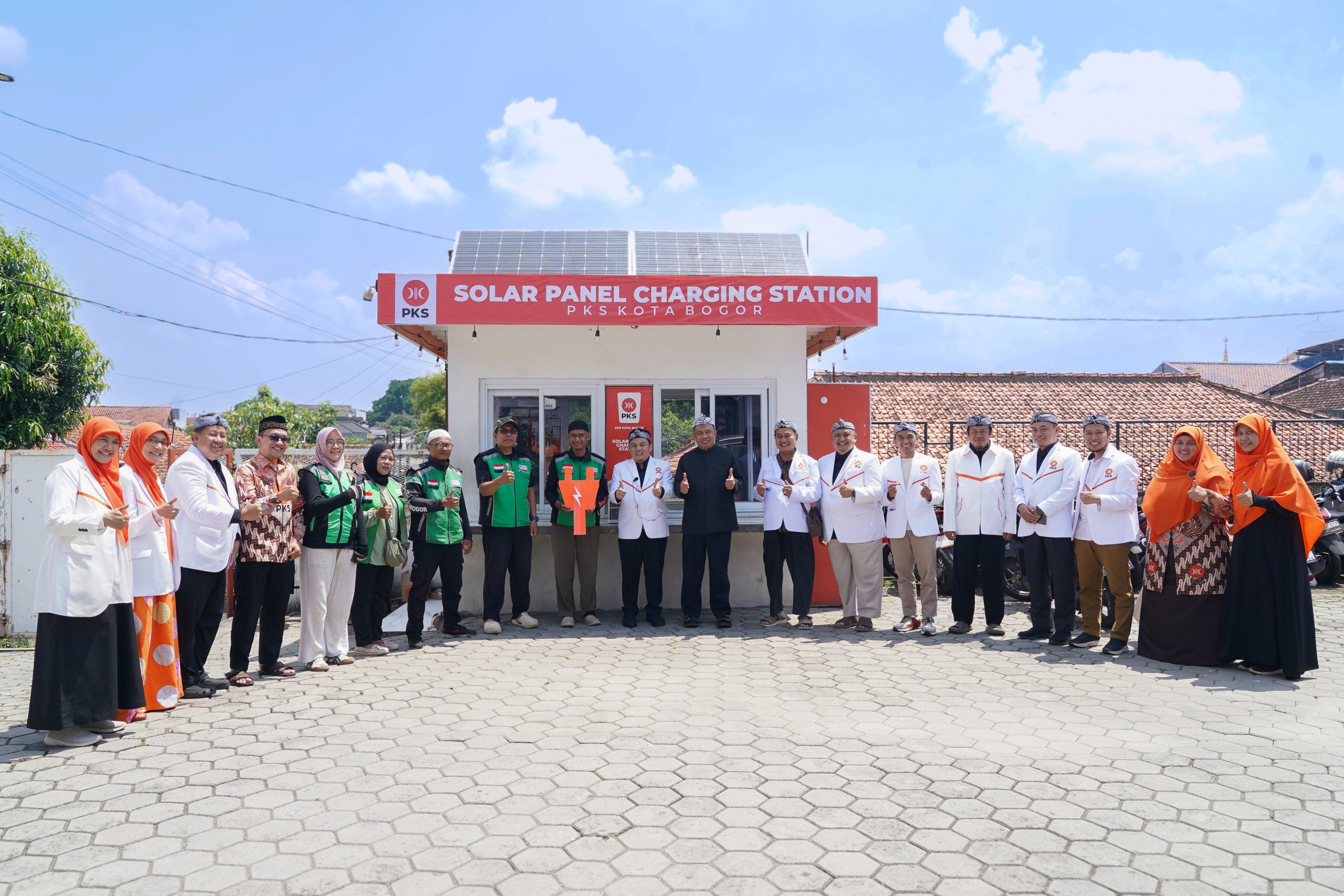 Menyambut Ketahanan Energi, PKS Kota Bogor Luncurkan Stasiun Pengisian Daya Berbasis Panel Surya