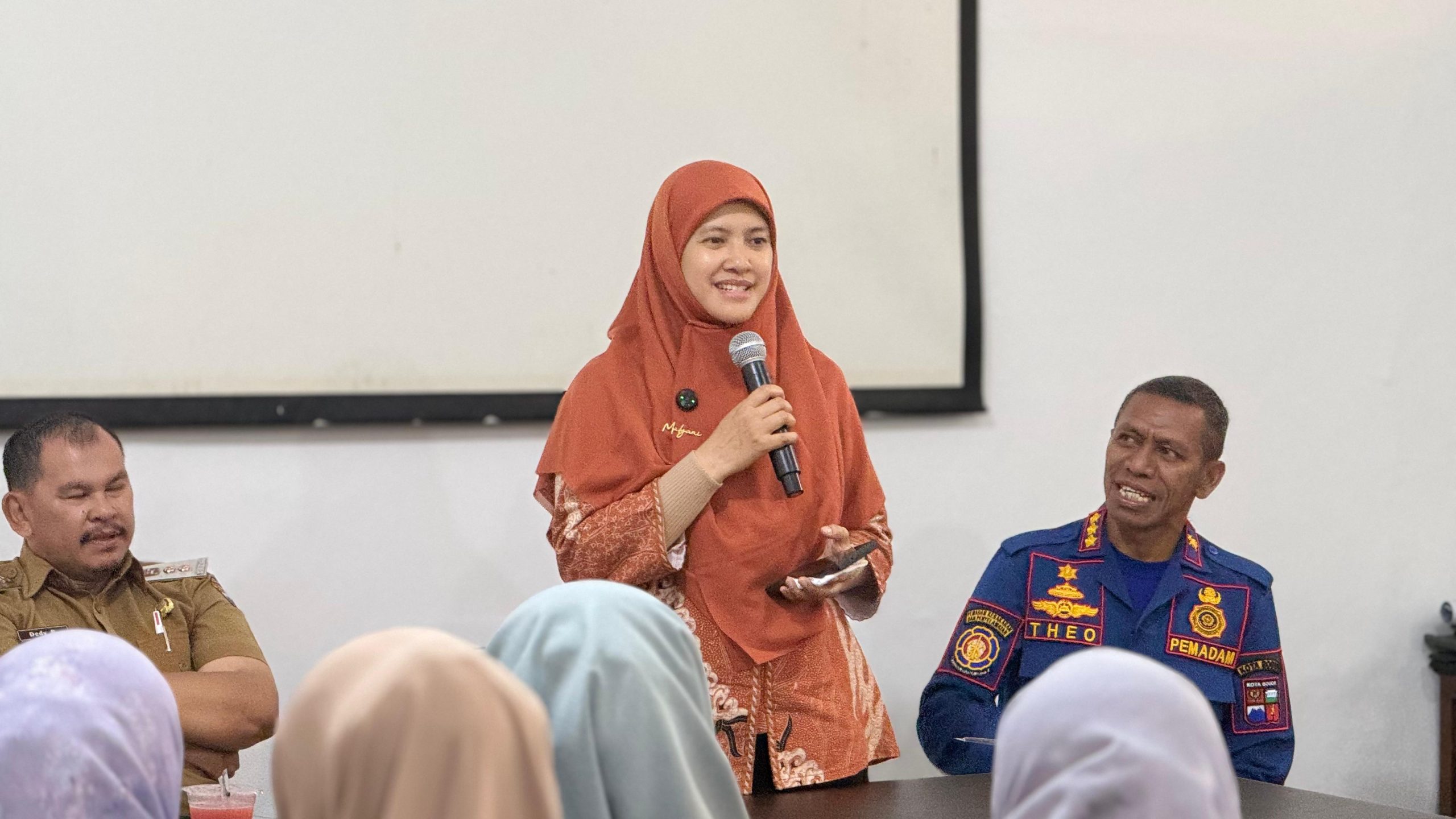 Mulyani Dorong Warga Cilendek Timur Tingkatkan Kesiapsiagaan Hadapi Kebakaran Mulyani Dorong Warga Cilendek Timur Tingkatkan Kesiapsiagaan Hadapi Kebakaran
