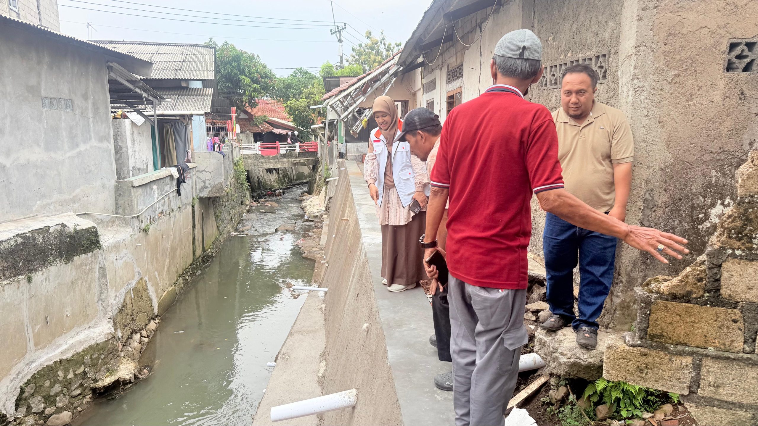 Pengajuan Warga Berhasil Dikawal, Mulyani Tinjau dan Puji Dinas PUPR Atas Rampungnya TPT di RW 11 Pasirkuda Pengajuan Warga Berhasil Dikawal, Mulyani Tinjau dan Puji Dinas PUPR Atas Rampungnya TPT di RW 11 Pasirkuda